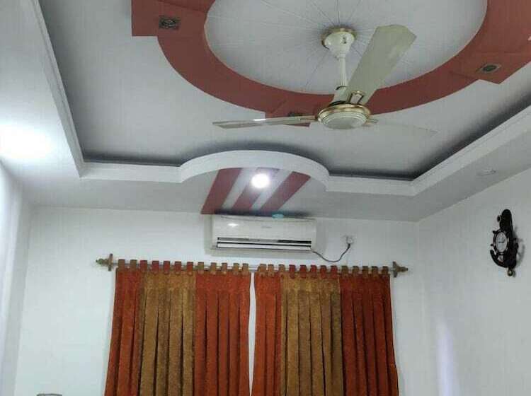 ホテル Somraj Regency