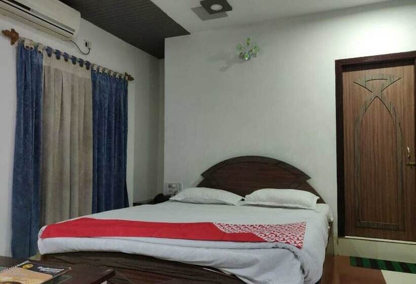 ホテル Somraj Regency