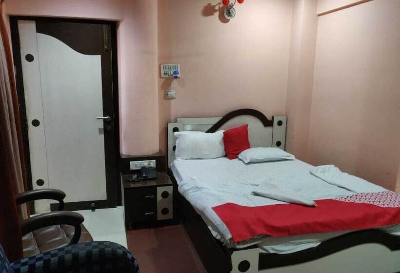 ホテル Somraj Regency