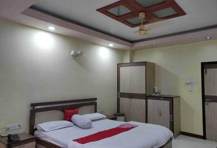 ホテル Somraj Regency