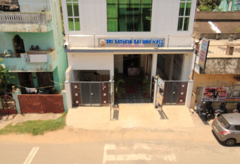 Отель Sri Sathiya Sai Residency