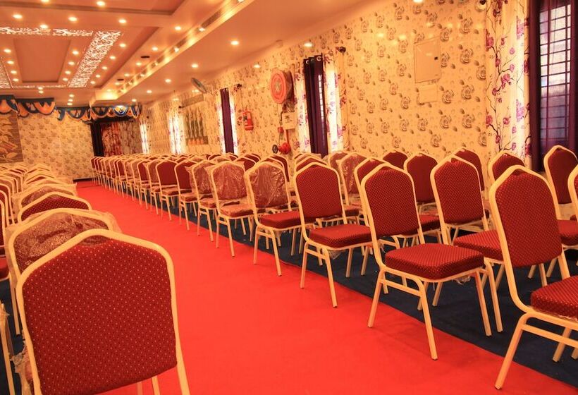 Отель Sri Sathiya Sai Residency