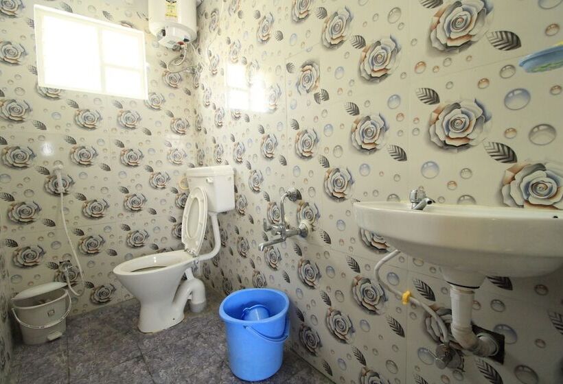 Отель Sri Sathiya Sai Residency