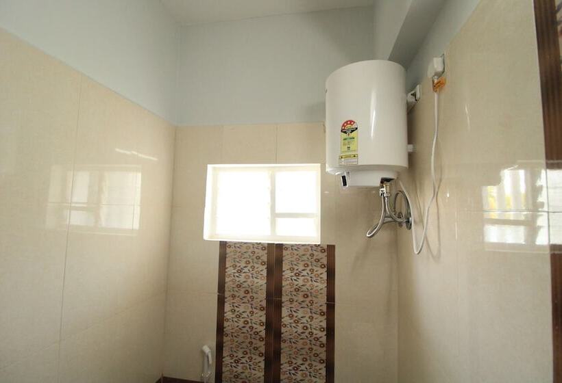 Отель Sri Sathiya Sai Residency