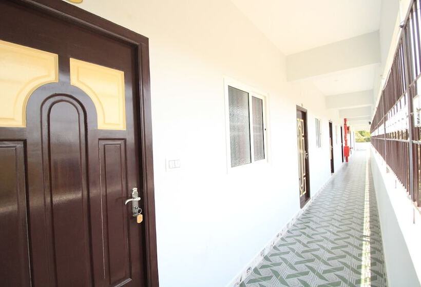 Отель Sri Sathiya Sai Residency