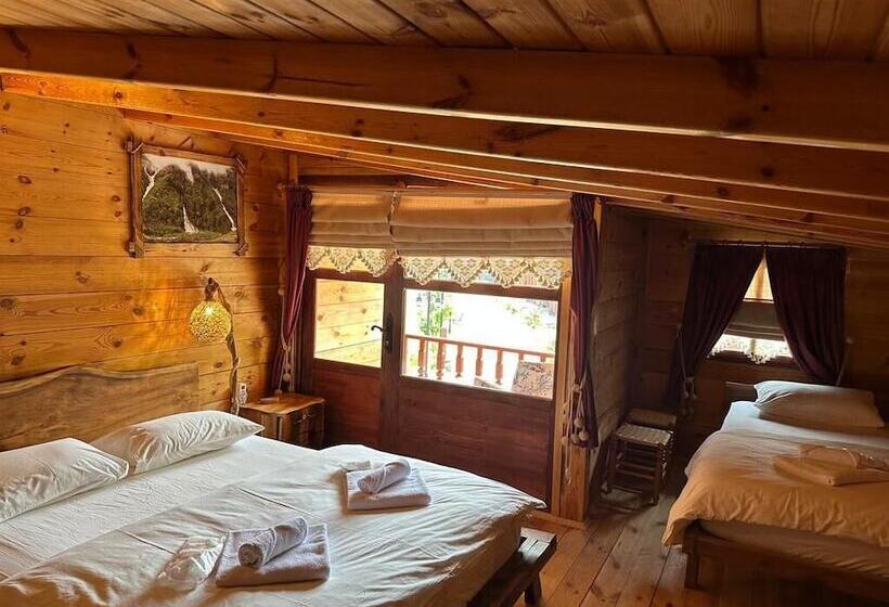 בית מלון כפרי Teona Caglayan Bungalov