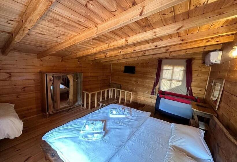 בית מלון כפרי Teona Caglayan Bungalov