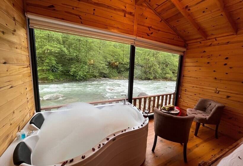 בית מלון כפרי Teona Caglayan Bungalov