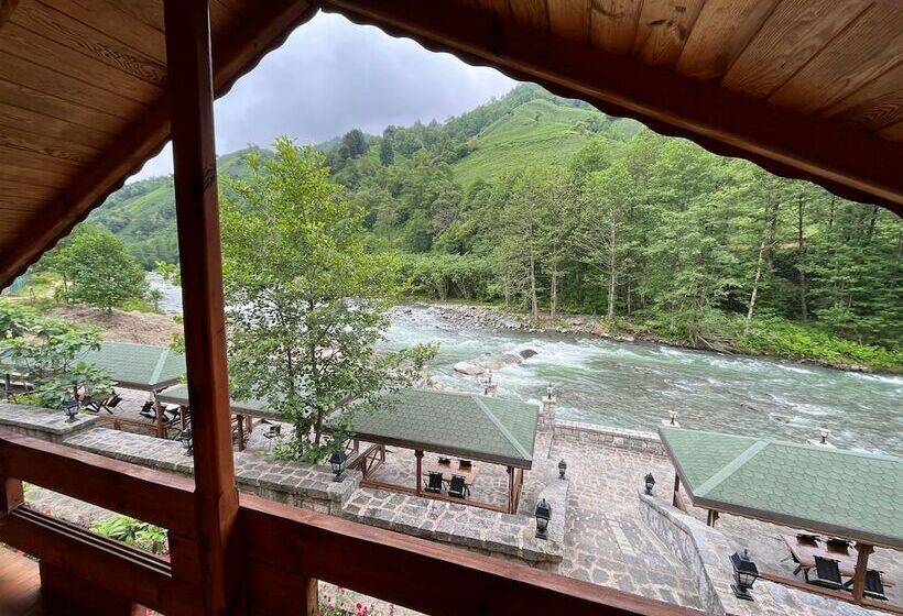 בית מלון כפרי Teona Caglayan Bungalov