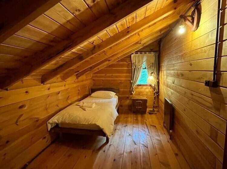 בית מלון כפרי Teona Caglayan Bungalov