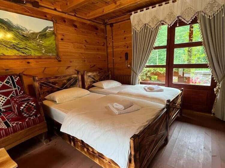 בית מלון כפרי Teona Caglayan Bungalov