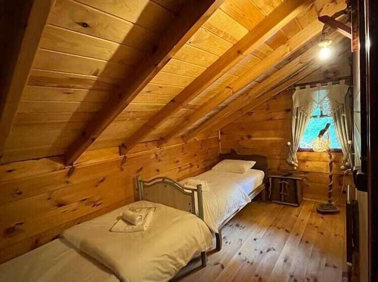 בית מלון כפרי Teona Caglayan Bungalov