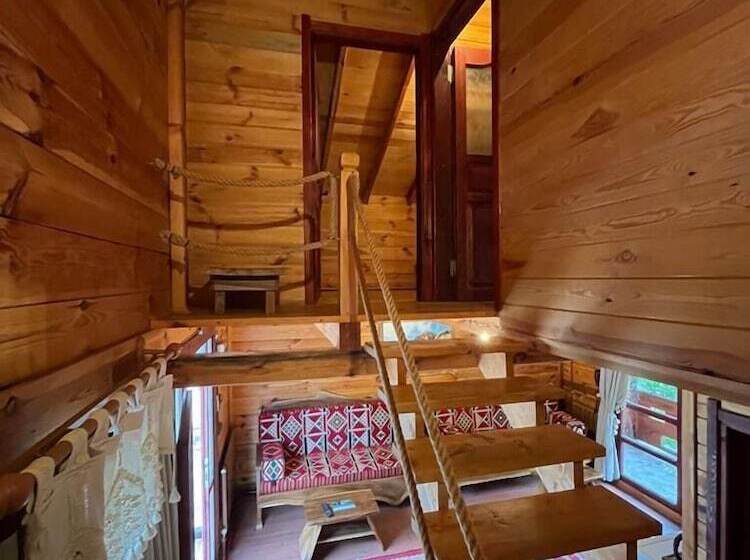 בית מלון כפרי Teona Caglayan Bungalov