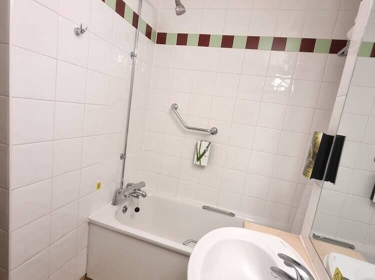 בית מלון כפרי The Clyde