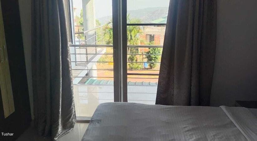 בית מלון כפרי The Magic Park Mahabaleshwar