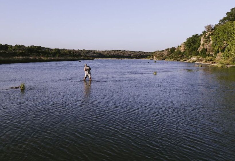 ホテル Walden Retreats Hill Country