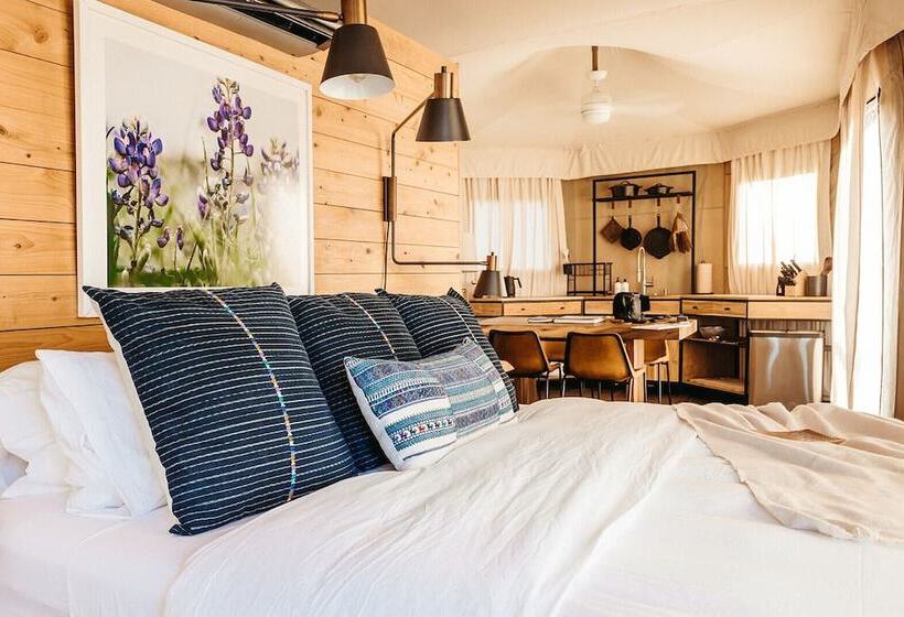 ホテル Walden Retreats Hill Country