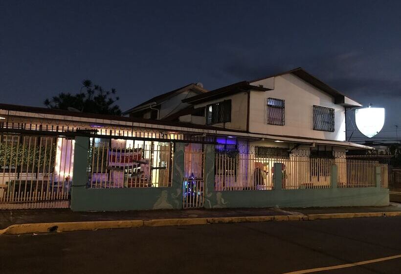 In The Wind Hostel And Guesthouse