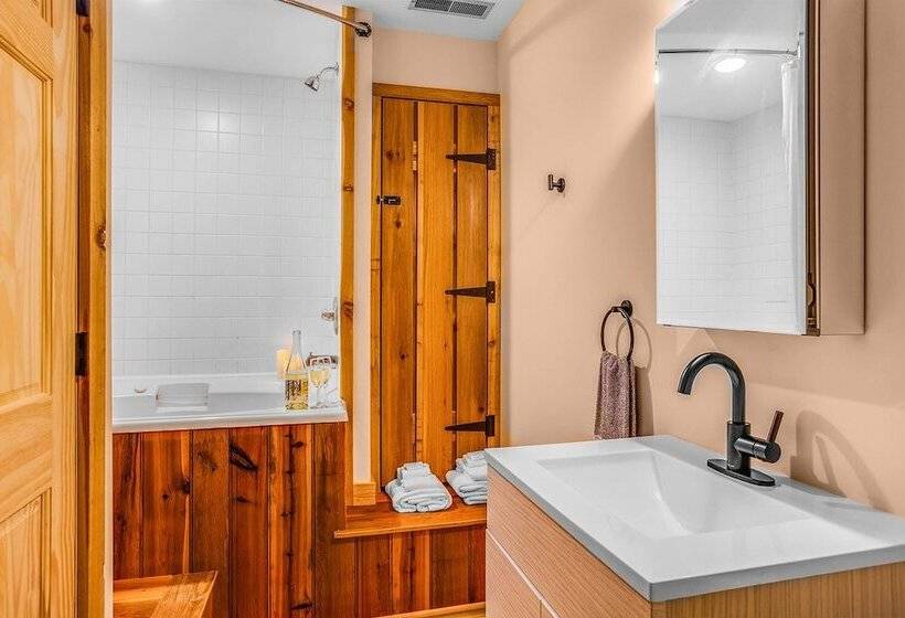 Love Ridge Mountain Lodging