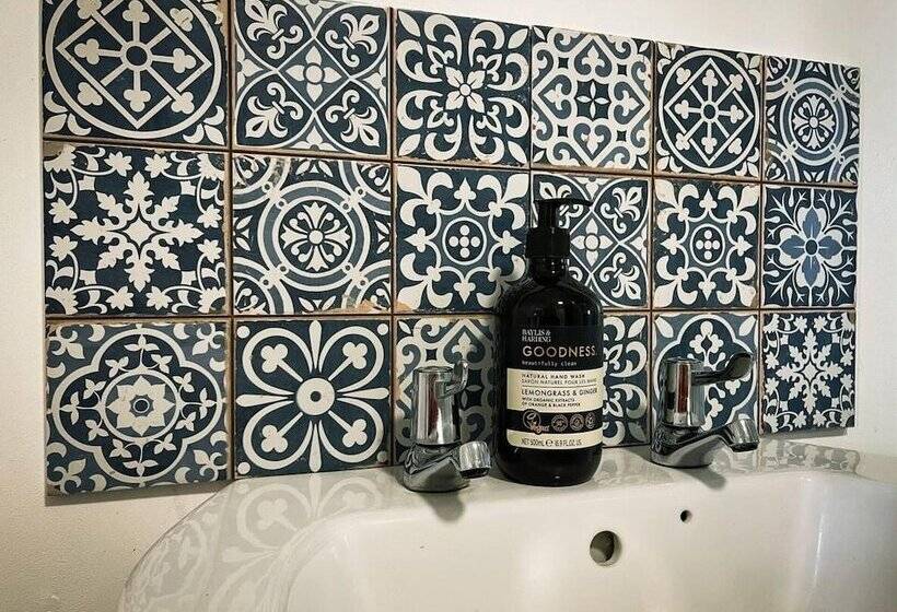 Luxury, Self Contained Country Cottage With View