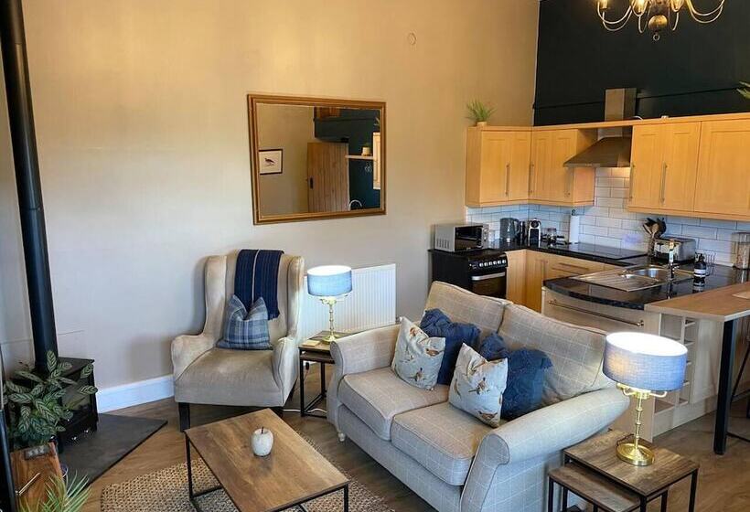 Luxury, Self Contained Country Cottage With View