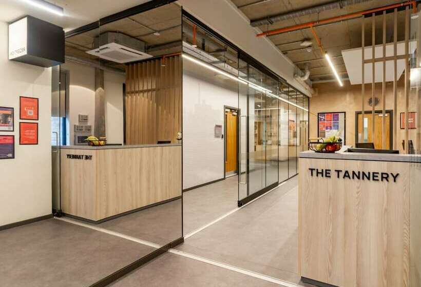 Modern Rooms In Leicester Sk   Hostel