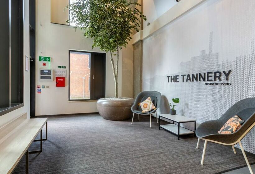 Modern Rooms In Leicester Sk   Hostel