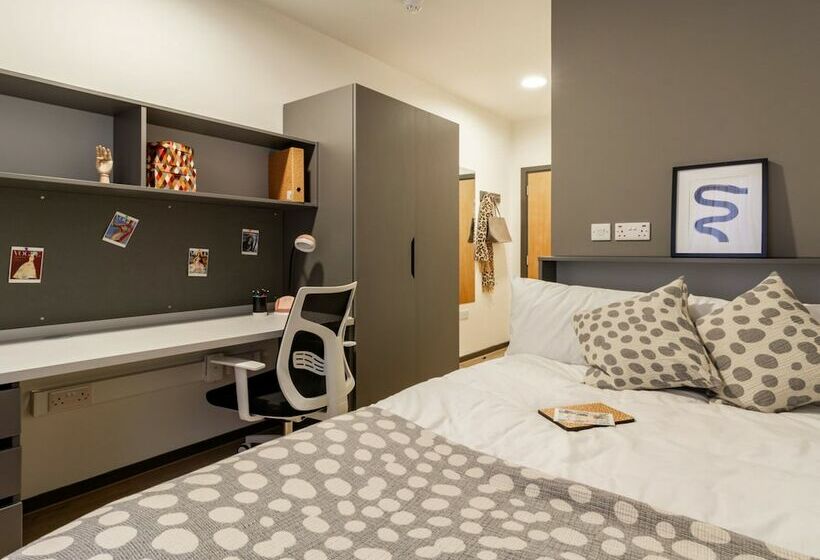 Modern Rooms In Leicester Sk   Hostel