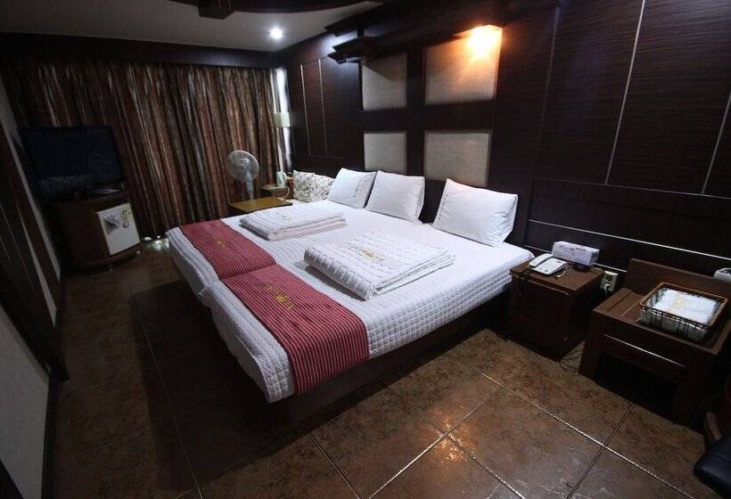 מוטל Jinju Versace