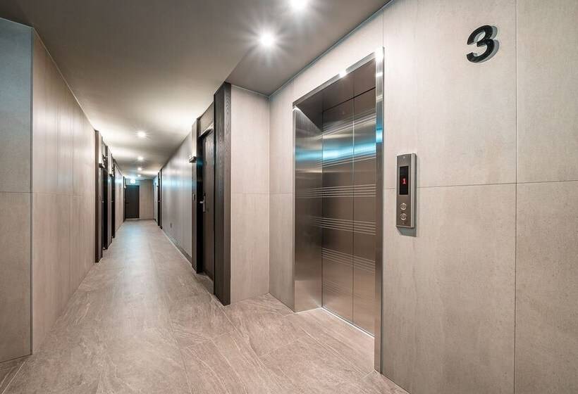 汽车旅馆  Namyangju Ninestone