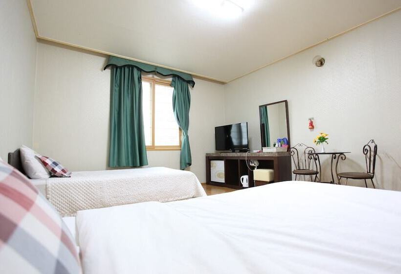 מוטל Seogwipo Starsung