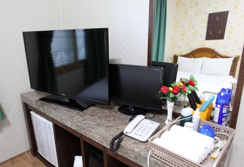 מוטל Seogwipo Starsung