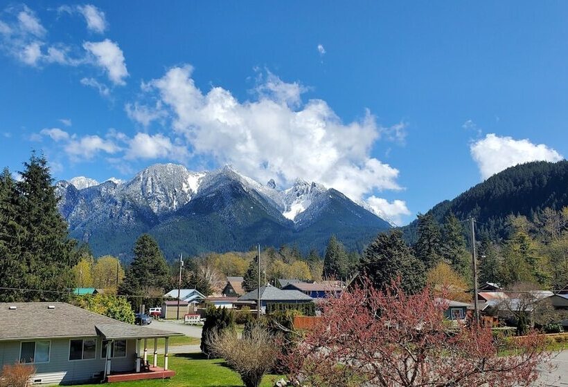 بنسيون Bush House Inn