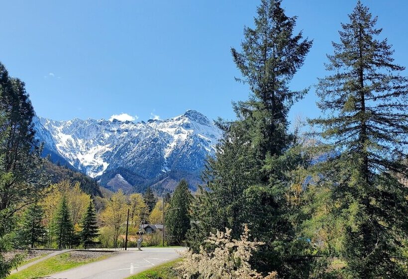 بنسيون Bush House Inn