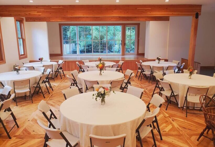 بنسيون Bush House Inn