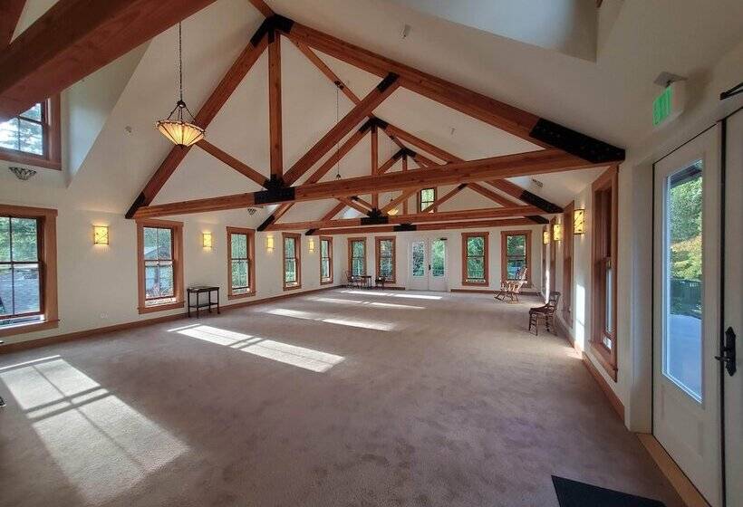 بنسيون Bush House Inn