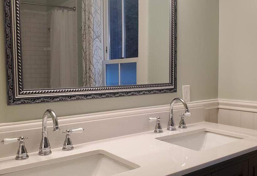 بنسيون Bush House Inn