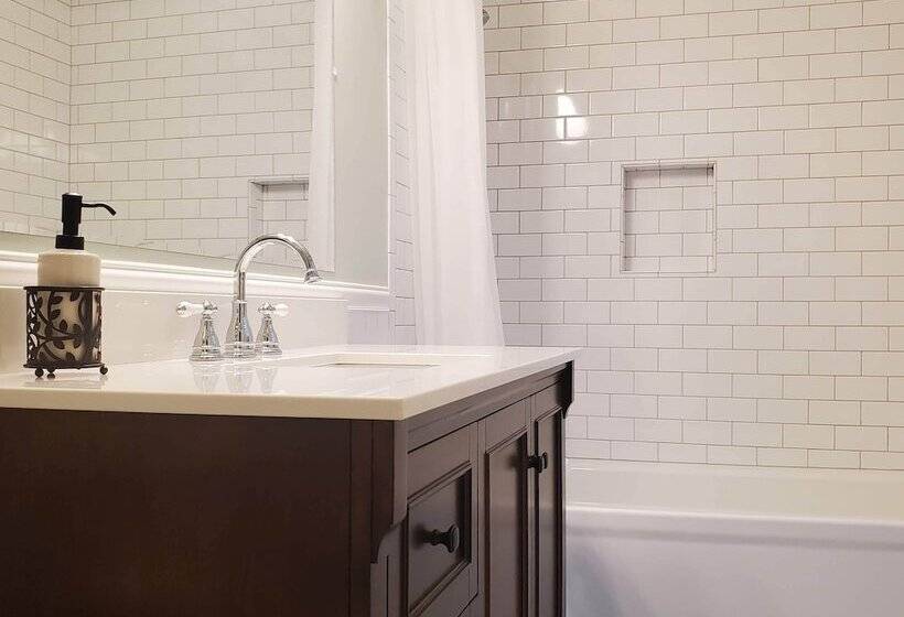 بنسيون Bush House Inn