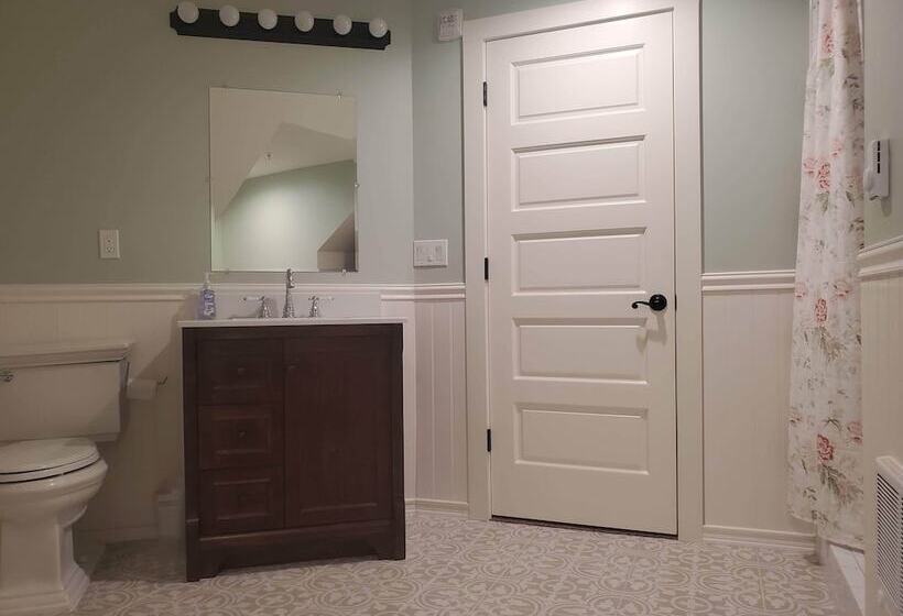 بنسيون Bush House Inn