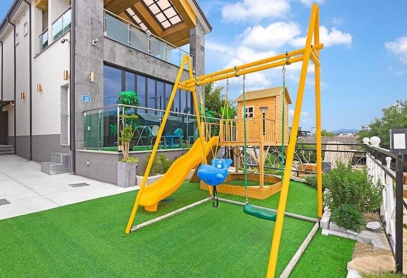 Pensione Gyeongju Cheongun28 Kids Poolvilla