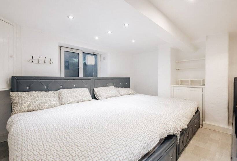 펜션 Luxury Town House