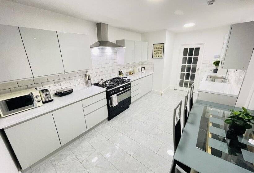 פנסיון Norman Guest House