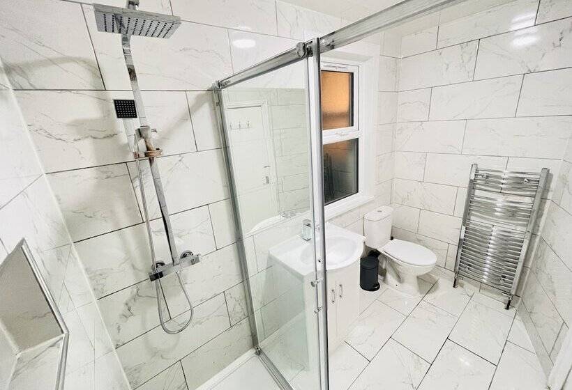 פנסיון Norman Guest House