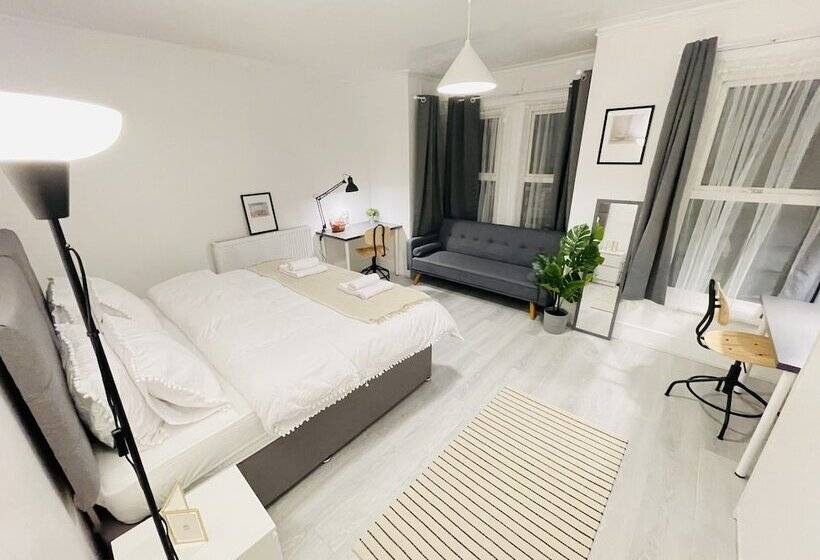 פנסיון Norman Guest House