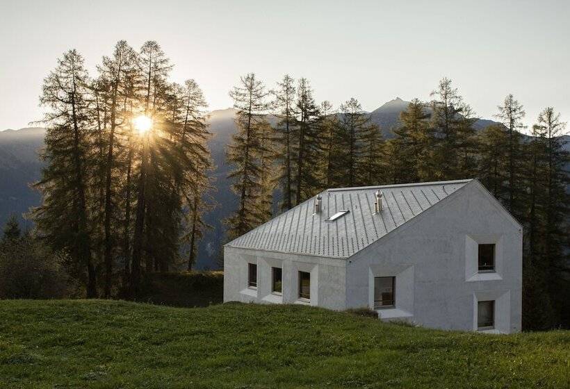 ペンション Pensiun Laresch