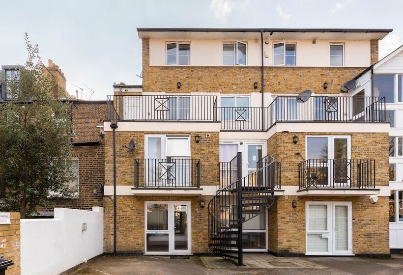 پانسیون The Goldhawk Road Collection