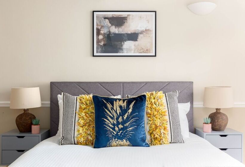 بنسيون The Goldhawk Road Collection