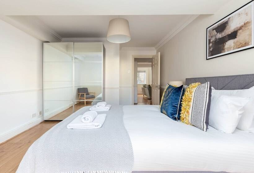 بنسيون The Goldhawk Road Collection