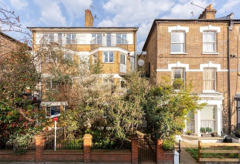 بنسيون The Goldhawk Road Collection