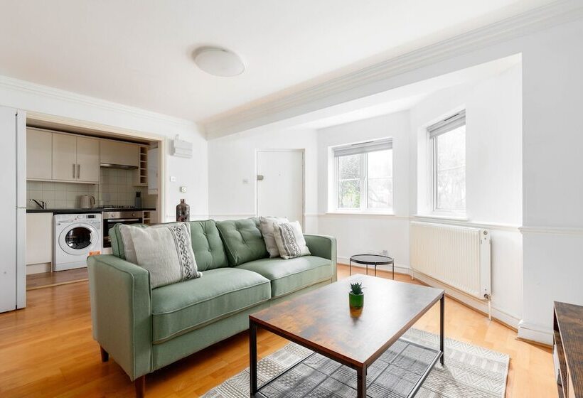 بنسيون The Goldhawk Road Collection